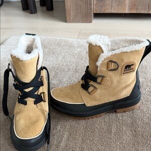 Sorel Camel and Black Winter Snow Boots